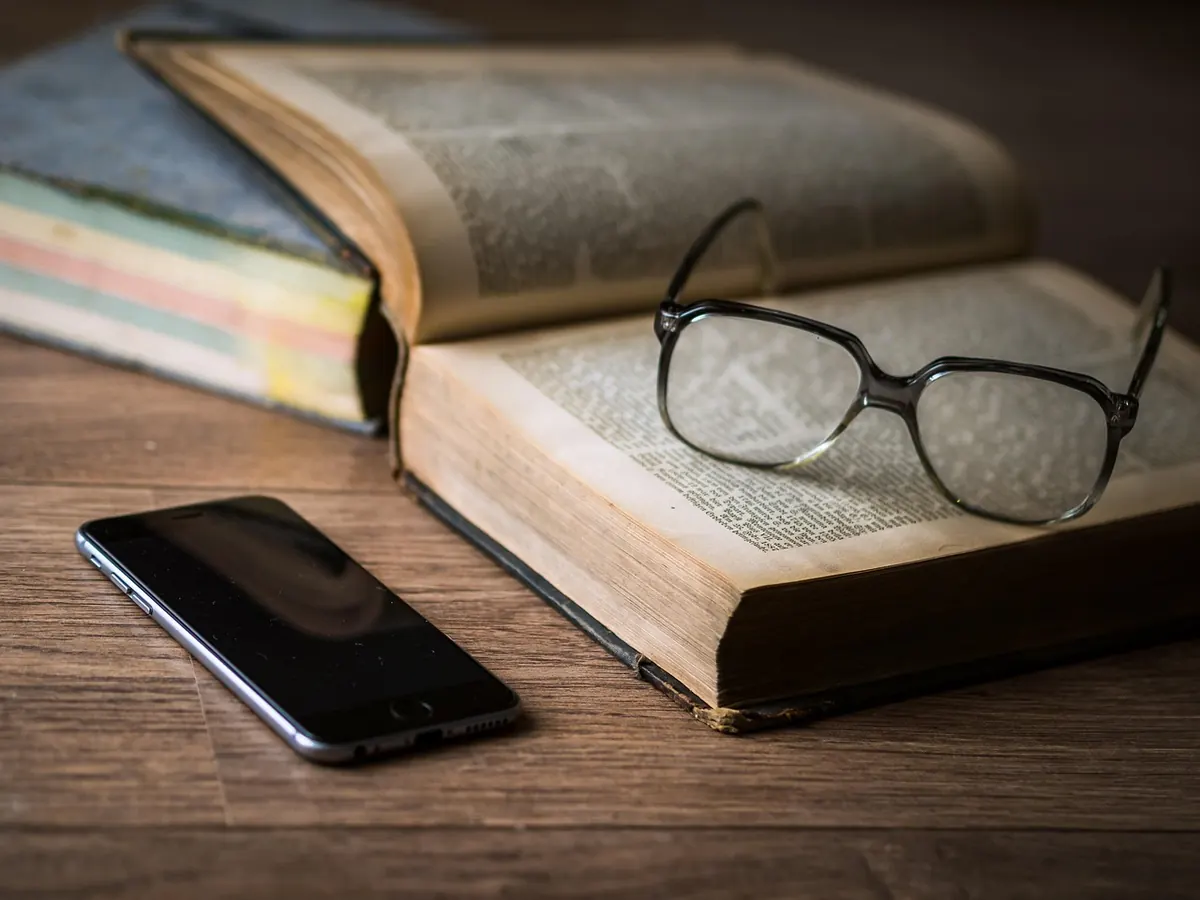 Bookstagram and UK Advertising Rules: How to Review Gifted Books Legally