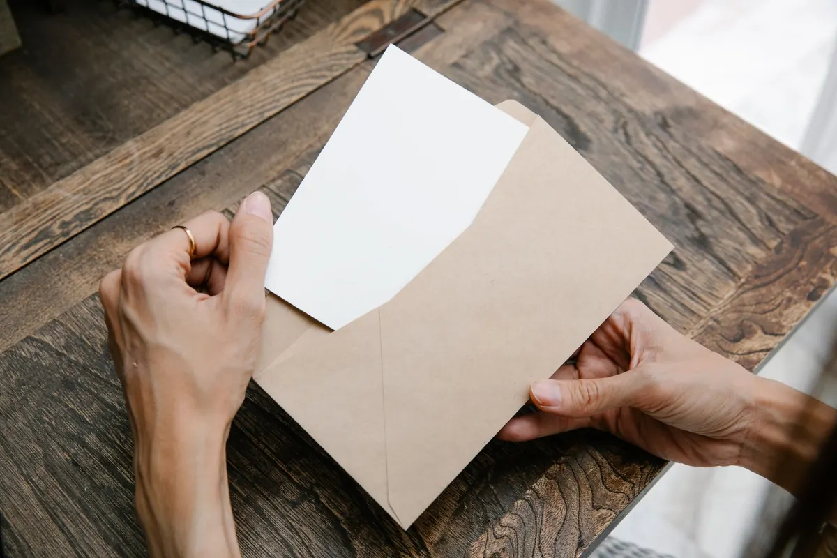 How to Pitch to a UK Literary Agent: Query Letter Template and Etiquette